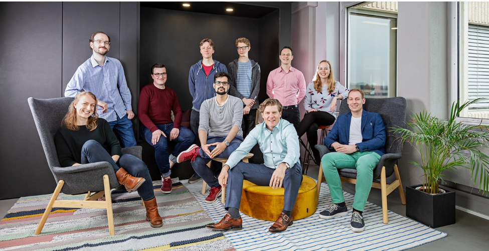 DialogueTrainer met twee nieuwe partners naar volgende fase.